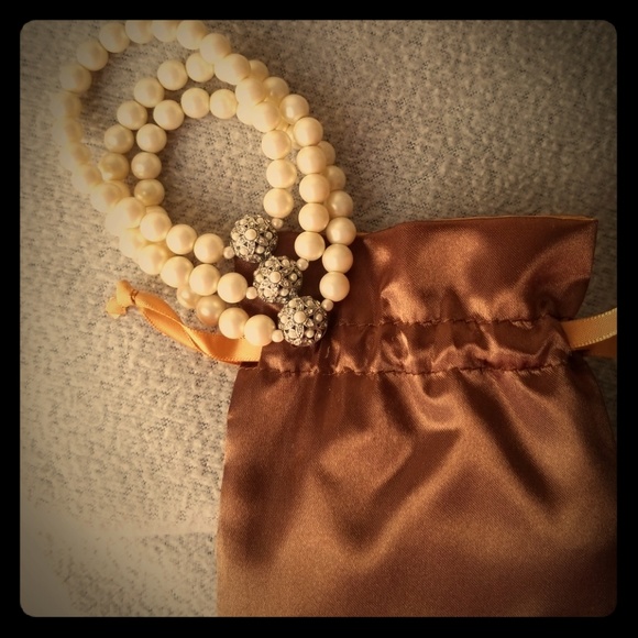 NWOT CaroLee NY 3 Tier Simulated Pearl Bracelet - Picture 3 of 8